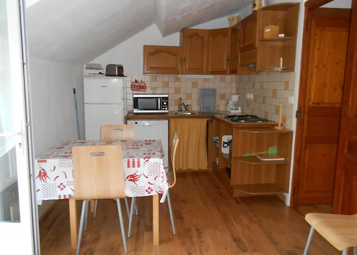 Location Mirande 2 Chambres 4 Couchages 9 Rue De Soupon